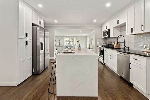 5th image of 107 New York St
