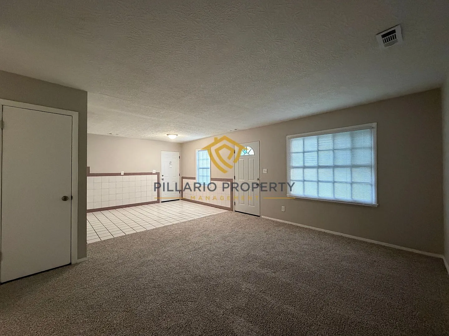 Delightful 3 Bedroom Home Near the Fairgrounds, Available NOW! — Photo 4