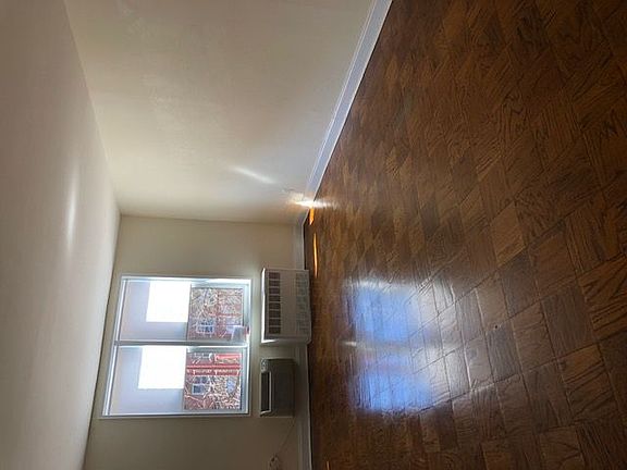 4th image of 675 Tysens Ln APT 2W