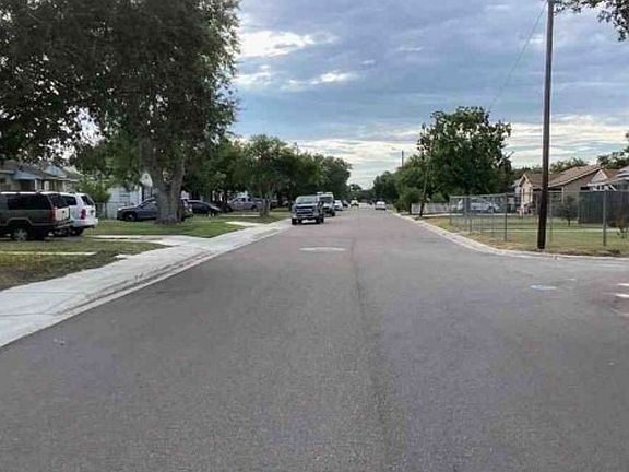 Exterior Neighborhood (street photo)