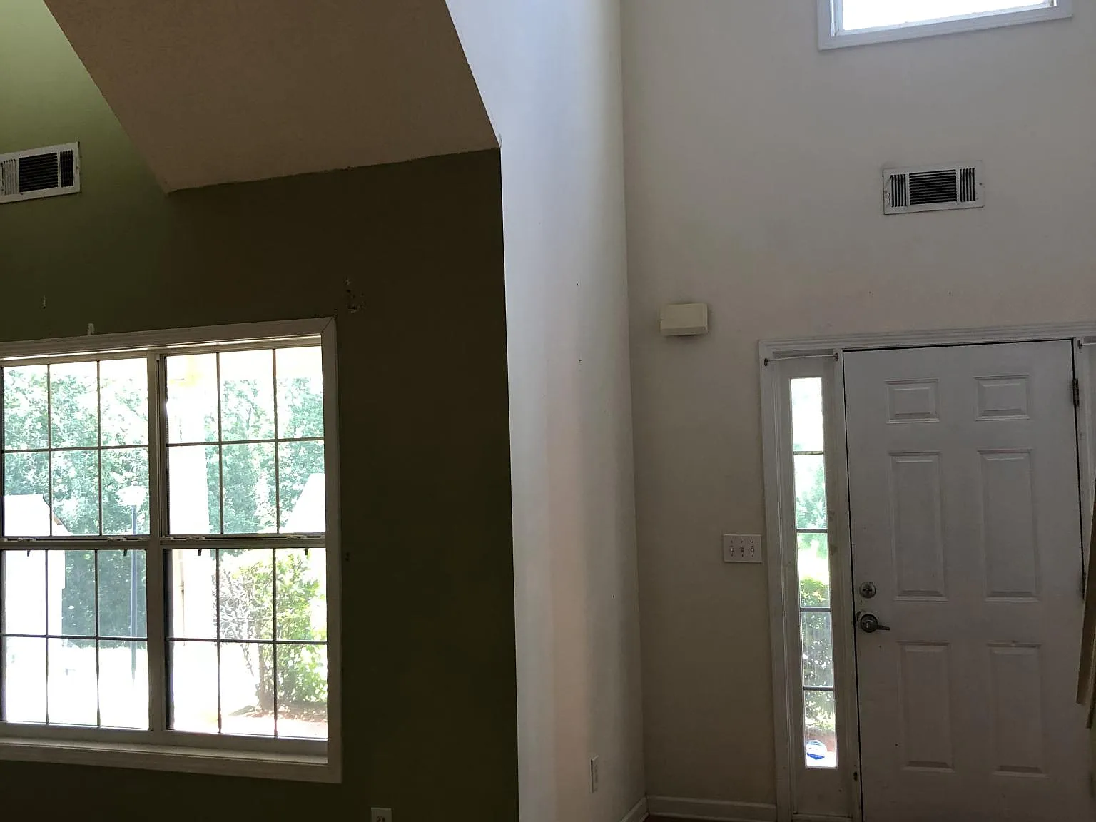 3 bed, 2.5 bath, 1674 sqft, $2,200 — Photo 2