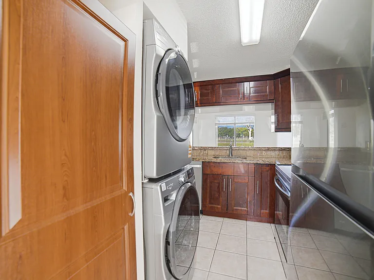 1041 Coral Club Dr #1041 — Photo 13