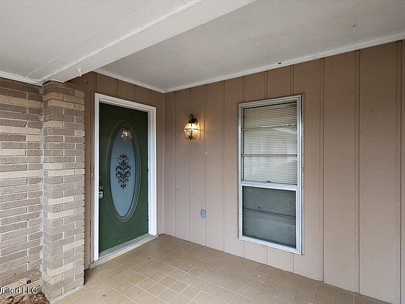 4th image of 43 Stonegate Dr