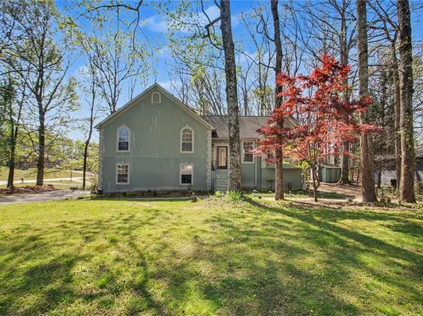 1943 Oakleaf Ct, Lithia Springs, GA 30122