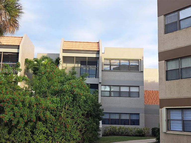 230 Lakeview Dr #310 — Photo 29