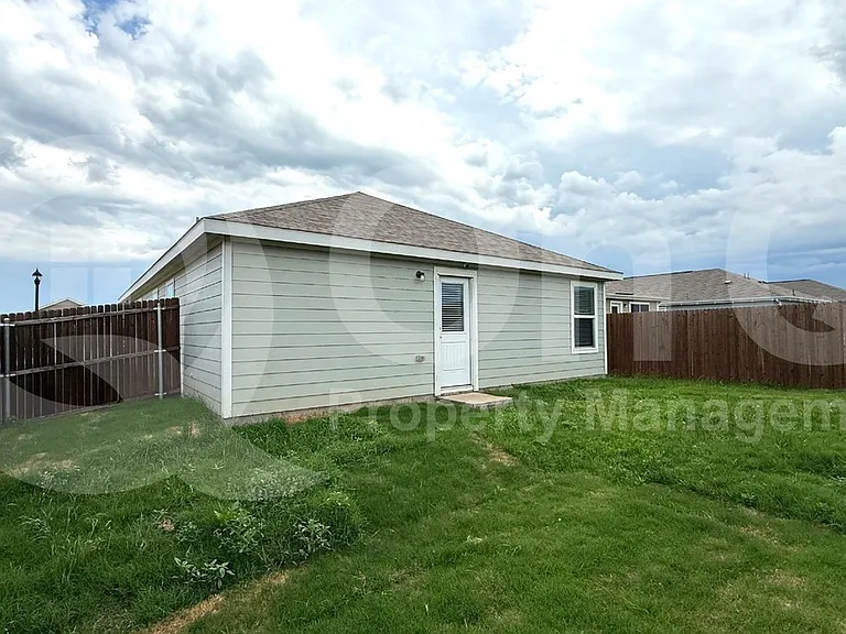 5322 Longshadow Dr — Photo 17