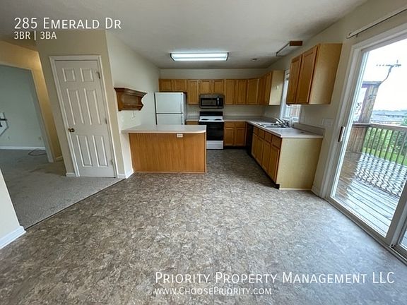 5th image of 285 Emerald Dr