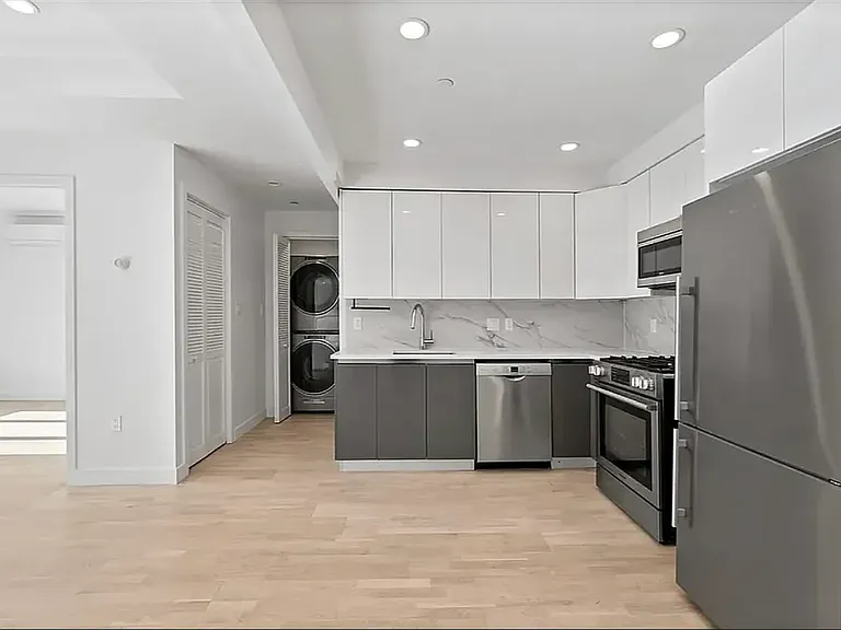 2600 7th Ave #3Q — Photo 5