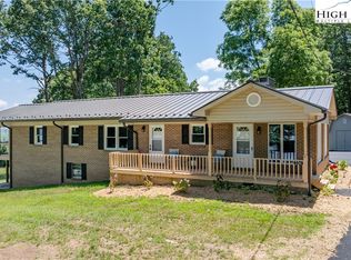 396 Doctors St, Sparta, NC 28675