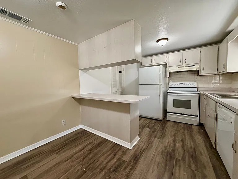 1809 Richter Ln — Photo 12