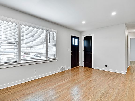 5th image of 5816 Dearborn St