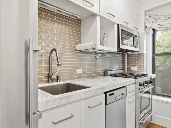 319 West 18th Street 1F image 3 of 10