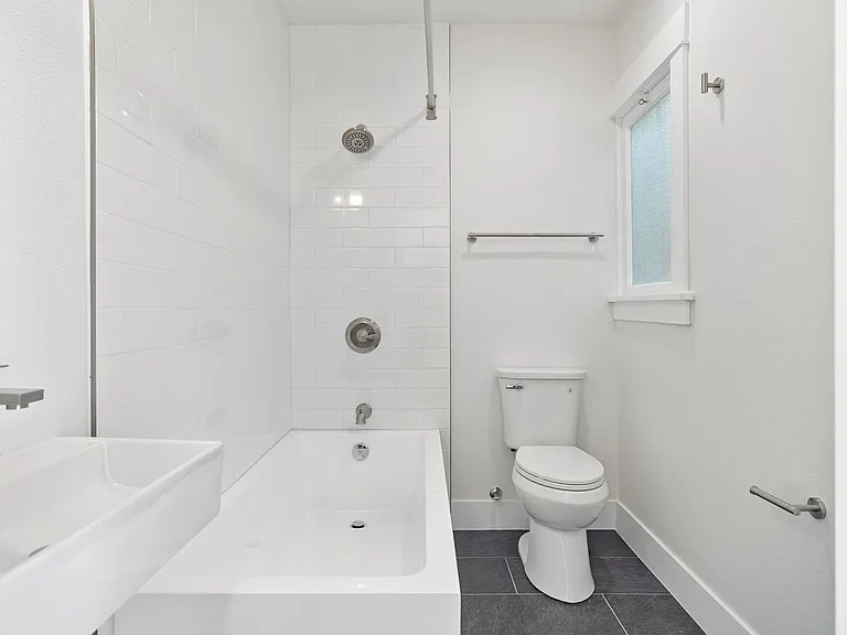 1037 E 1st Street — Photo 5