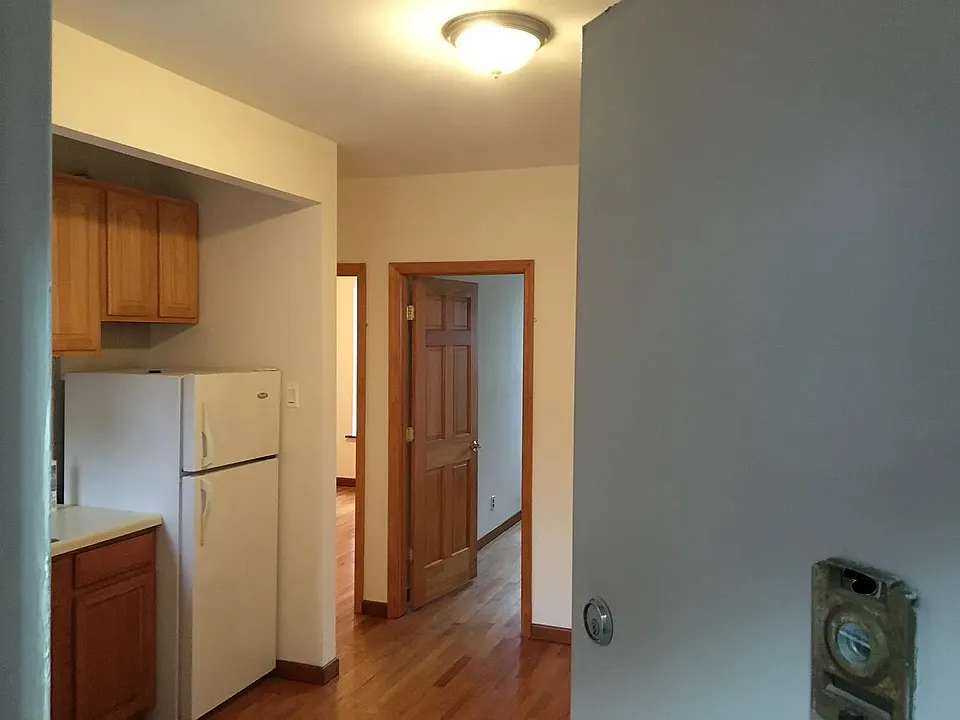146 E 98th St #9