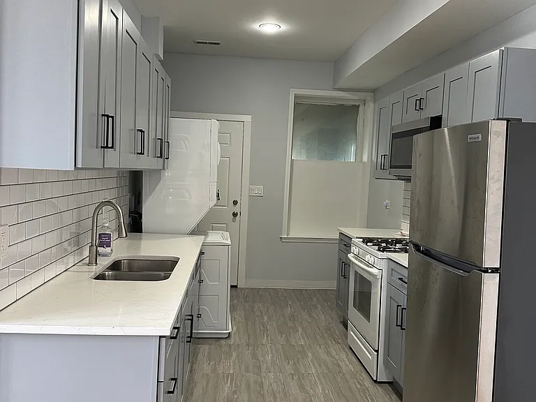 3626 W Polk St — Photo 14