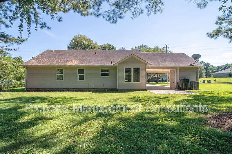 3 bed, 2.0 bath, 1352 sqft, $1,525 — Photo 4