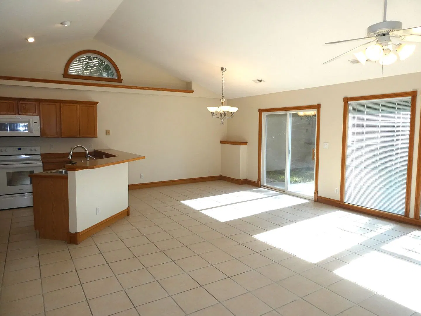 4 Bedroom Home, South Columbia with a short term option to 5/31/27 — Photo 3