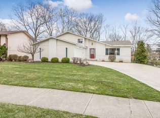 5836 N Crossview Rd, Seven Hills, OH 44131