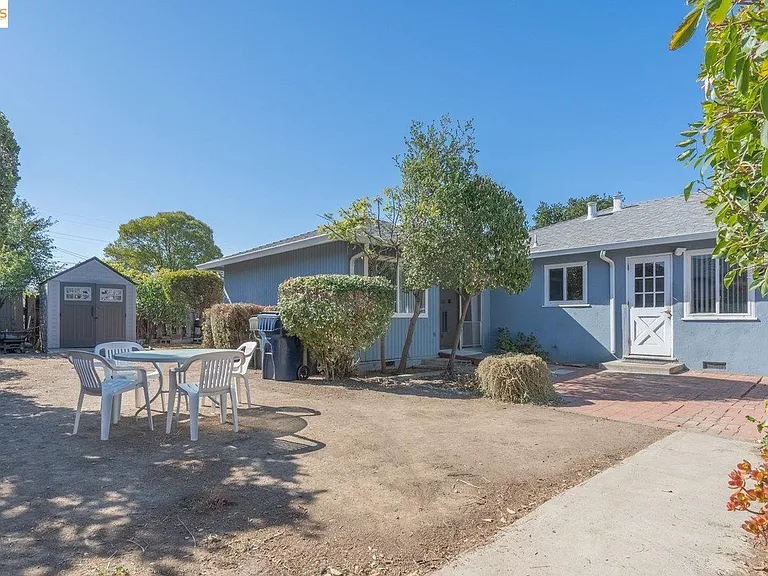 3873 Stanford Way — Photo 14