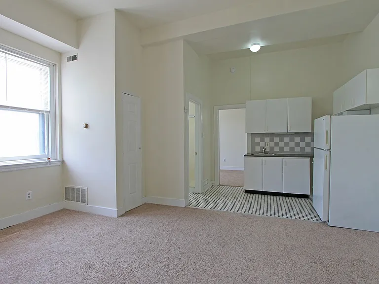 100 E Price St — Photo 15