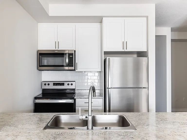 870 Queenston Rd #511 — Photo 5