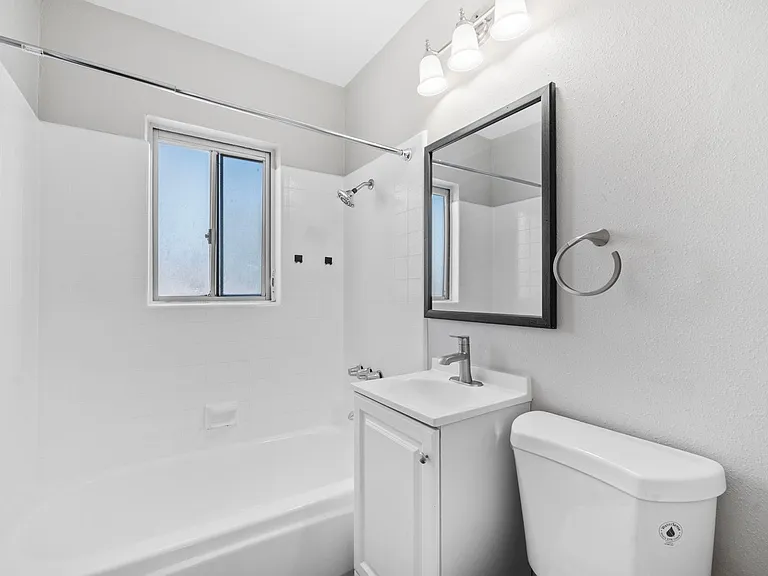 Colima Apartments — Photo 8