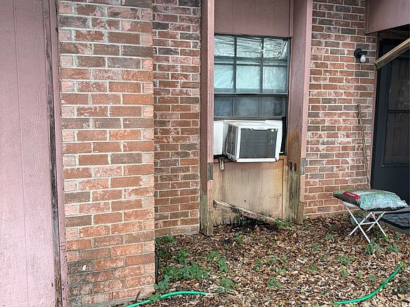 3rd image of 9451 Culberson St
