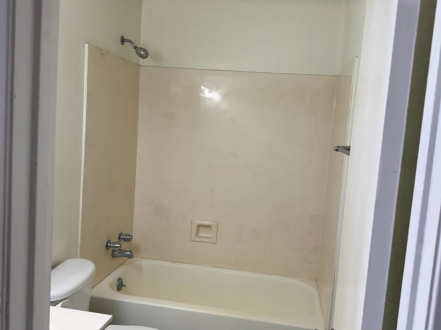 2 bed, 893 sqft, $1,200 — Photo 2
