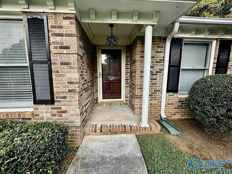 7520 Clubfield Dr SW — Photo 2