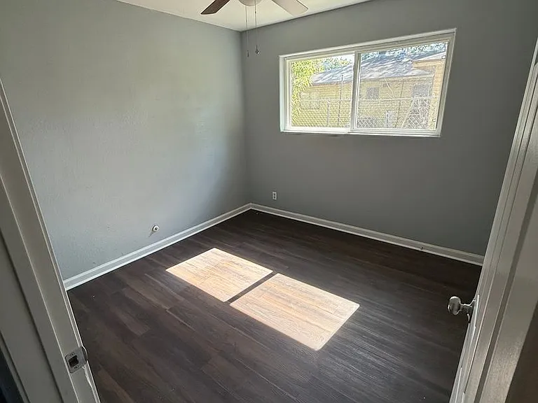 3726 Edgemont Dr — Photo 11