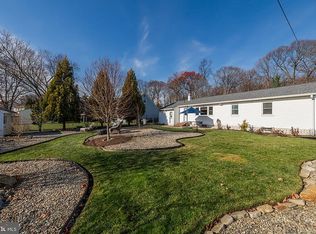 89 Hedgerow Dr, Morrisville, PA 19067