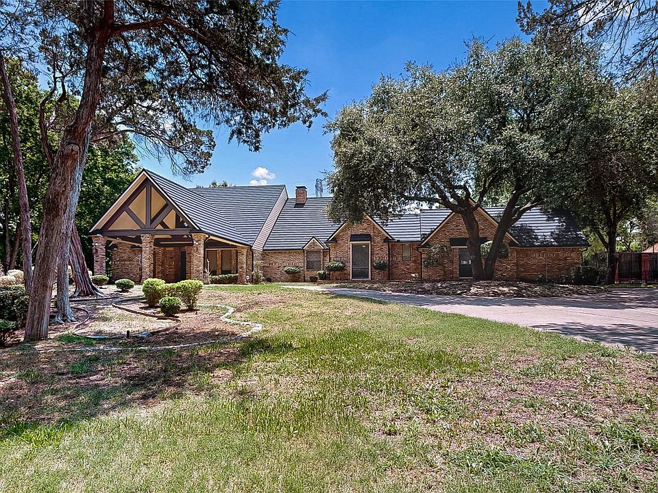 1st image of 1204 Whispering Oaks Dr