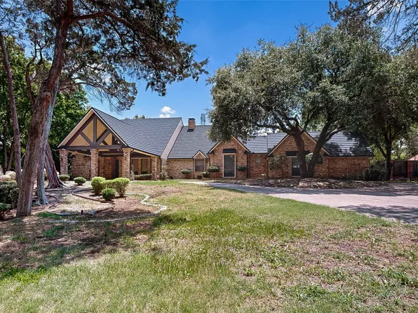 1204 Whispering Oaks Dr, Desoto, TX 75115