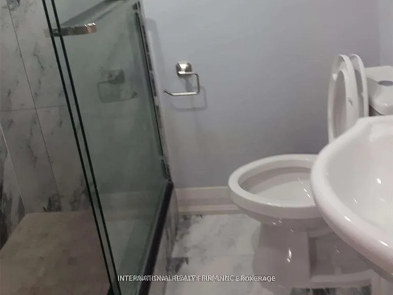 116 Red River Cres #LOWER — Photo 12