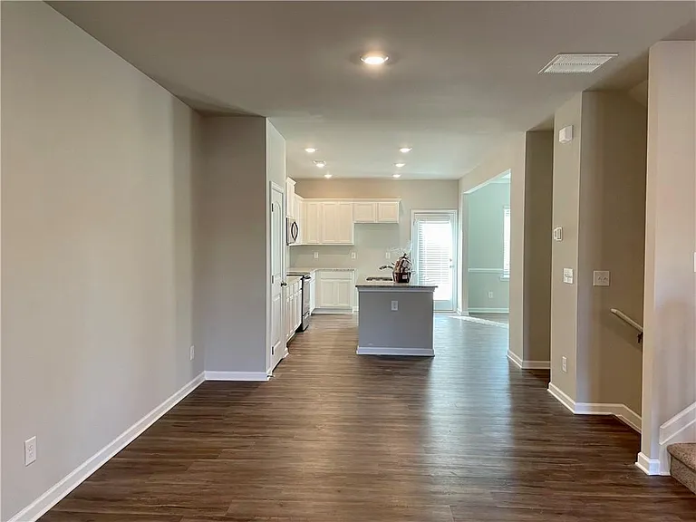 511 Ruths Dr — Photo 5