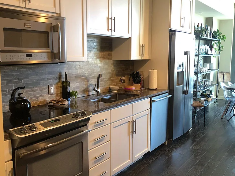 1212 Laurel St #1012 — Photo 3