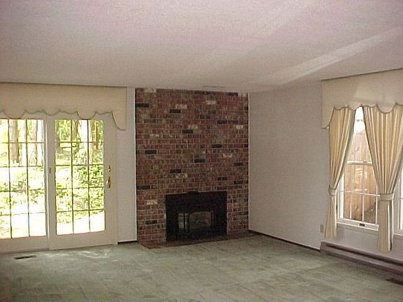 5th image of 1075 SW Castilian Dr