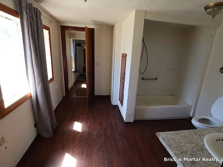 292 NE Alder St — Photo 4