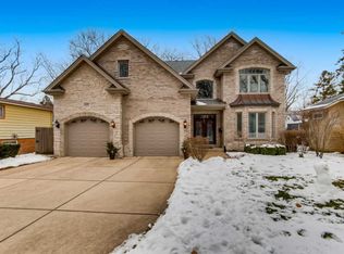 137 N Park St, Westmont, IL 60559