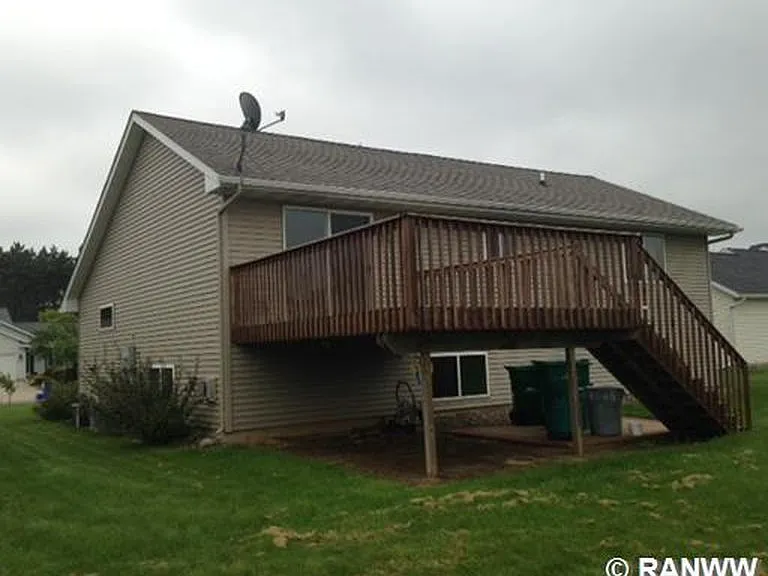 1824 Sherwood Blvd — Photo 2