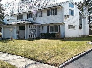 42 Randy Ln, Plainview, NY 11803