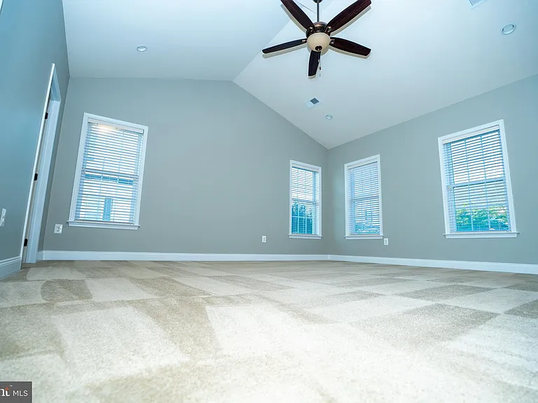 22535 Willington Sq — Photo 37