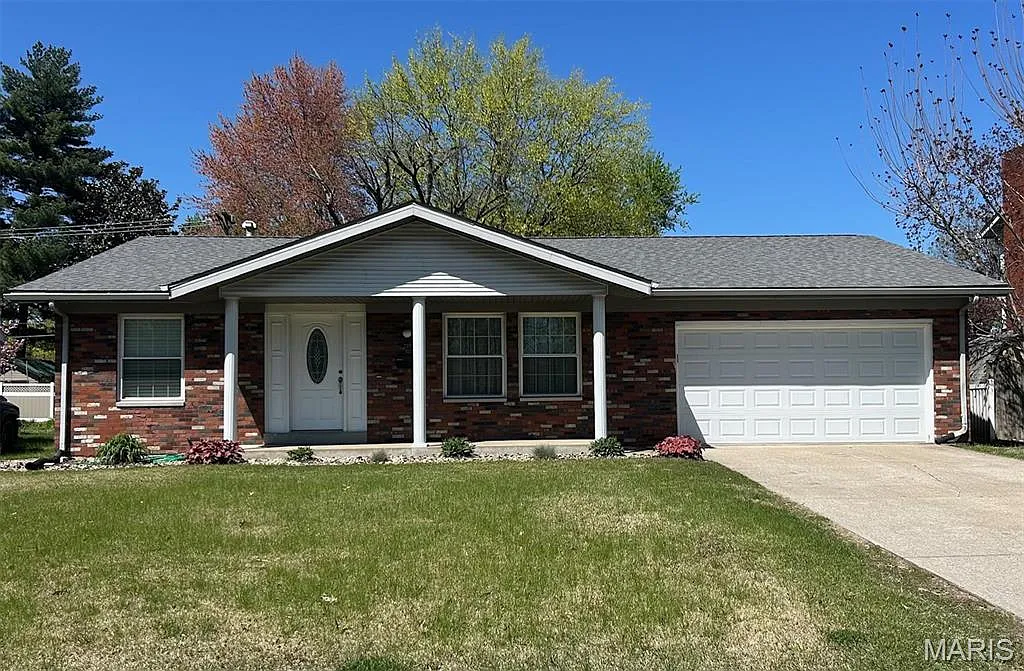 2357 Emert Ave photo 1