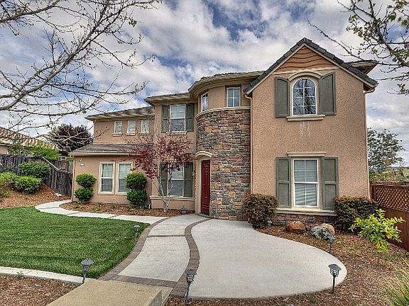 3rd image of 2111 Stonebriar Dr