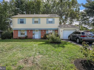8 Botany Cir, Willingboro, NJ 08046