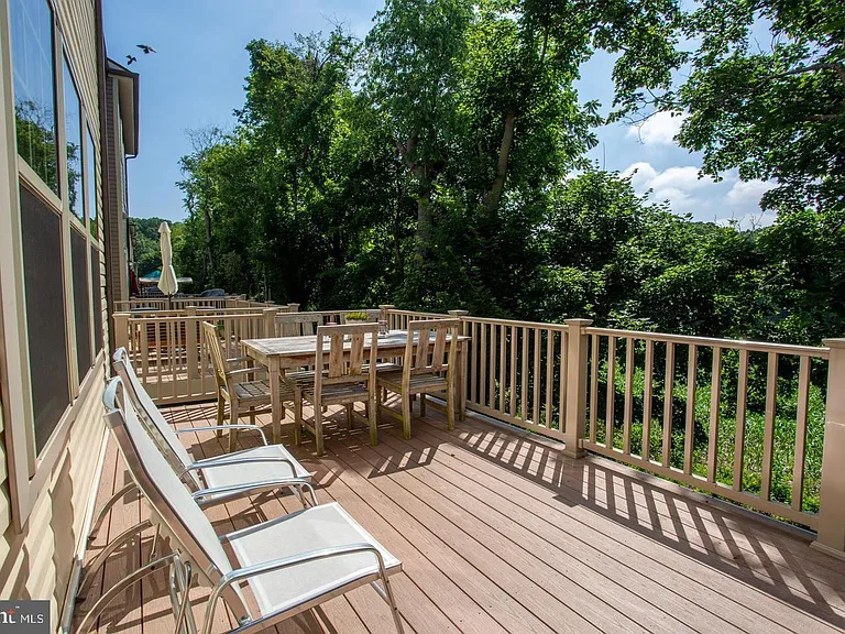 121 Locks Farm Ln — Photo 16