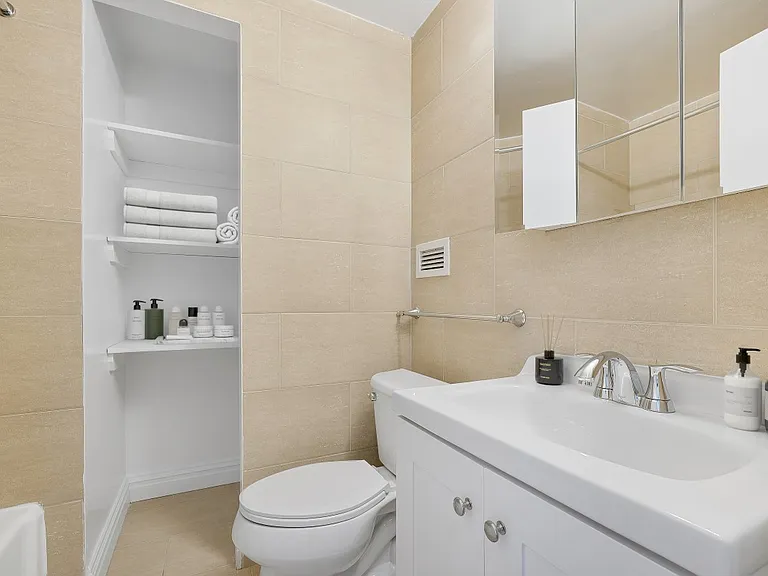 50 W 34th St #9C7 — Photo 8