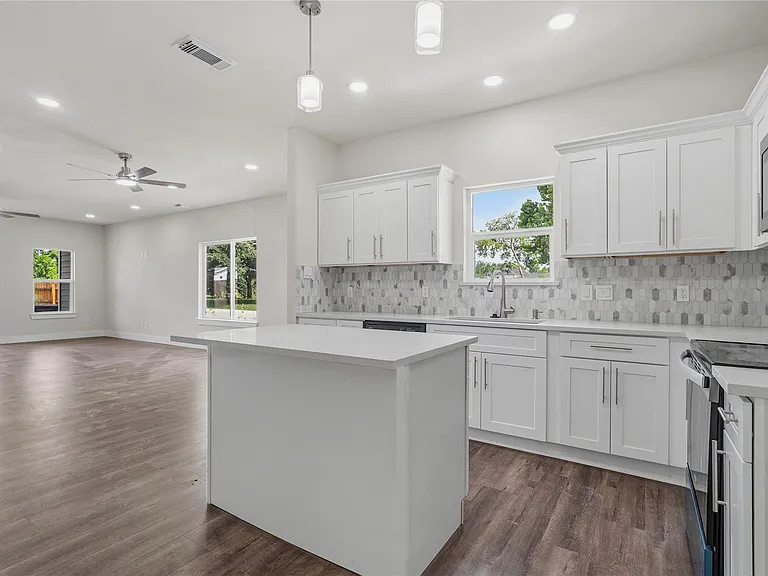 8027 Virgil St — Photo 9