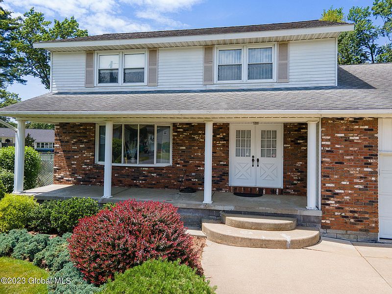 5th image of 218 Shirlwood Drive
