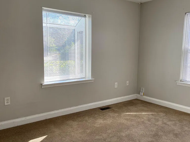 532 Iverson Way — Photo 8